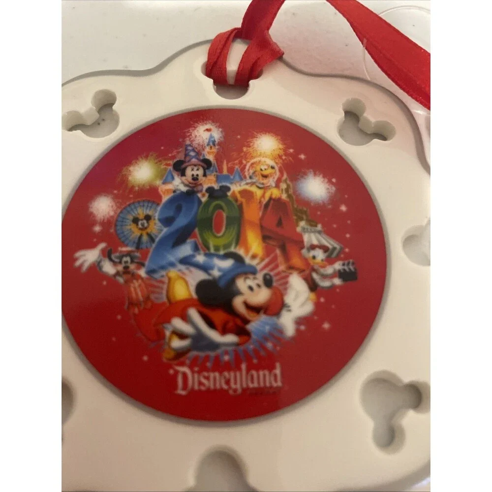 Disneyland 2014 Collectors Snowflake Ornament Authentic Disney Parks Disneyland